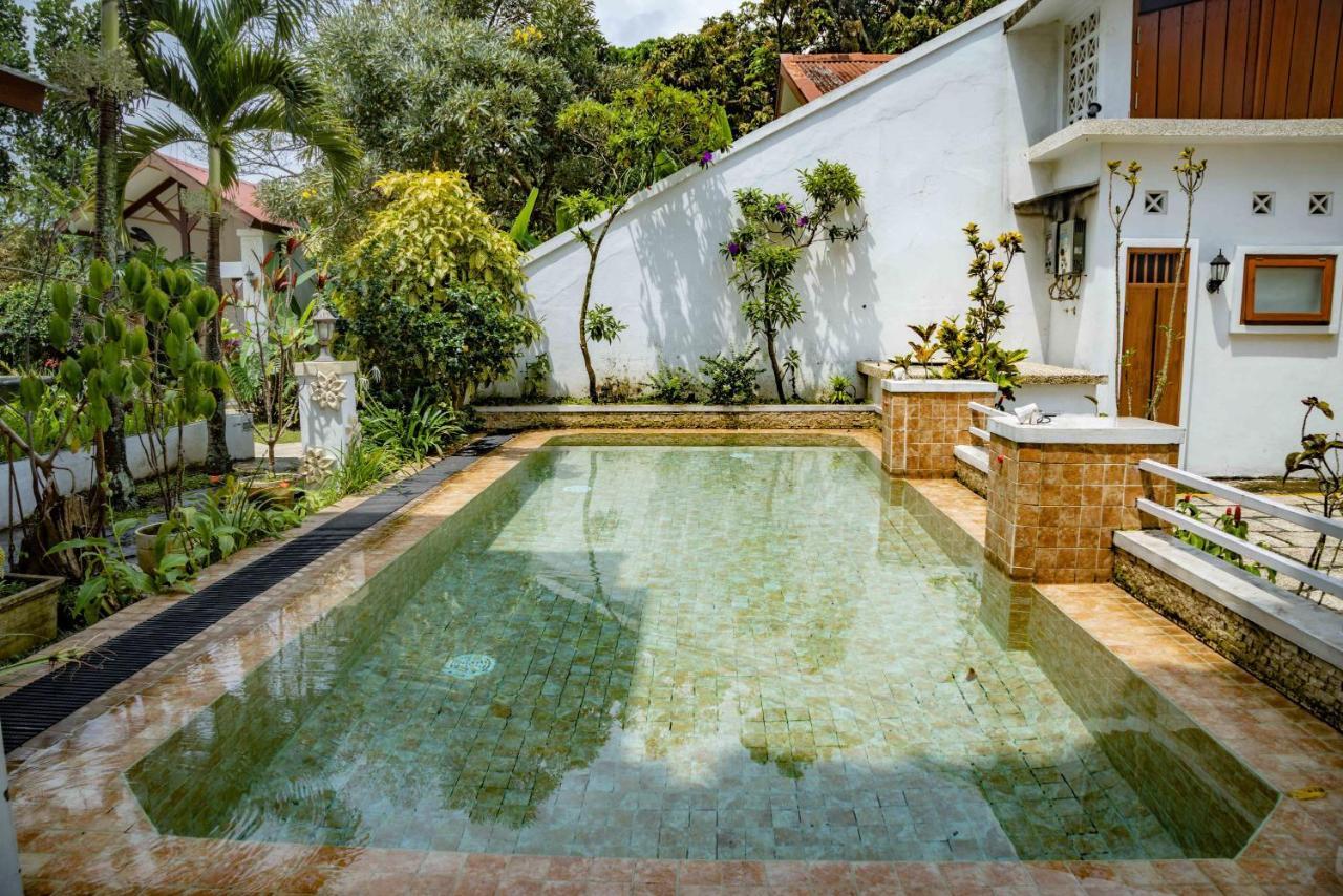 Family Hotel Gradia 1 Batu Kültér fotó