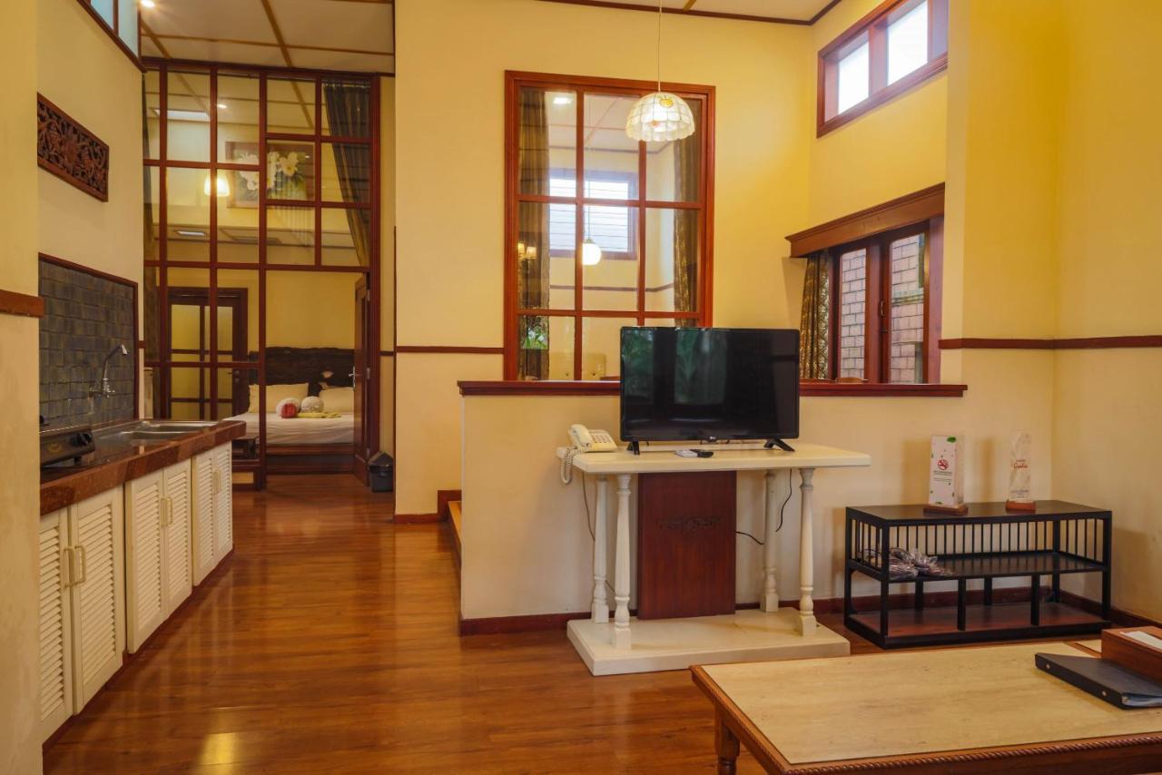 Family Hotel Gradia 1 Batu Kültér fotó