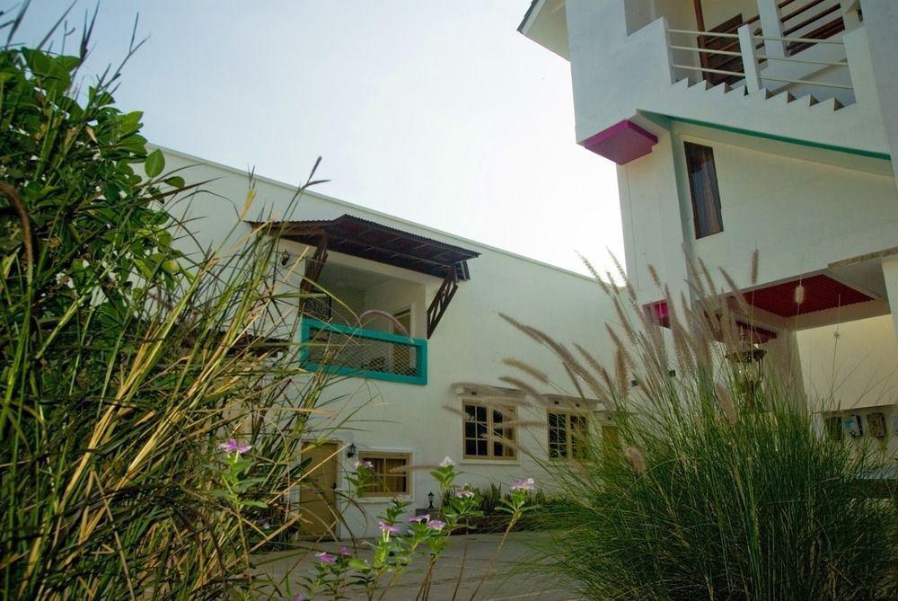 Family Hotel Gradia 1 Batu Kültér fotó