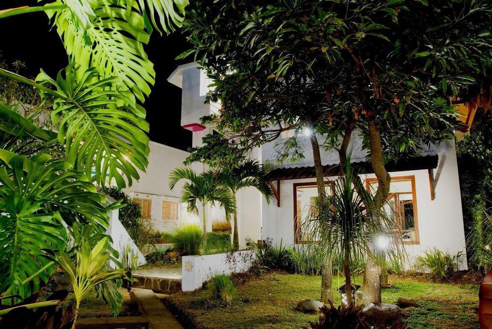 Family Hotel Gradia 1 Batu Kültér fotó