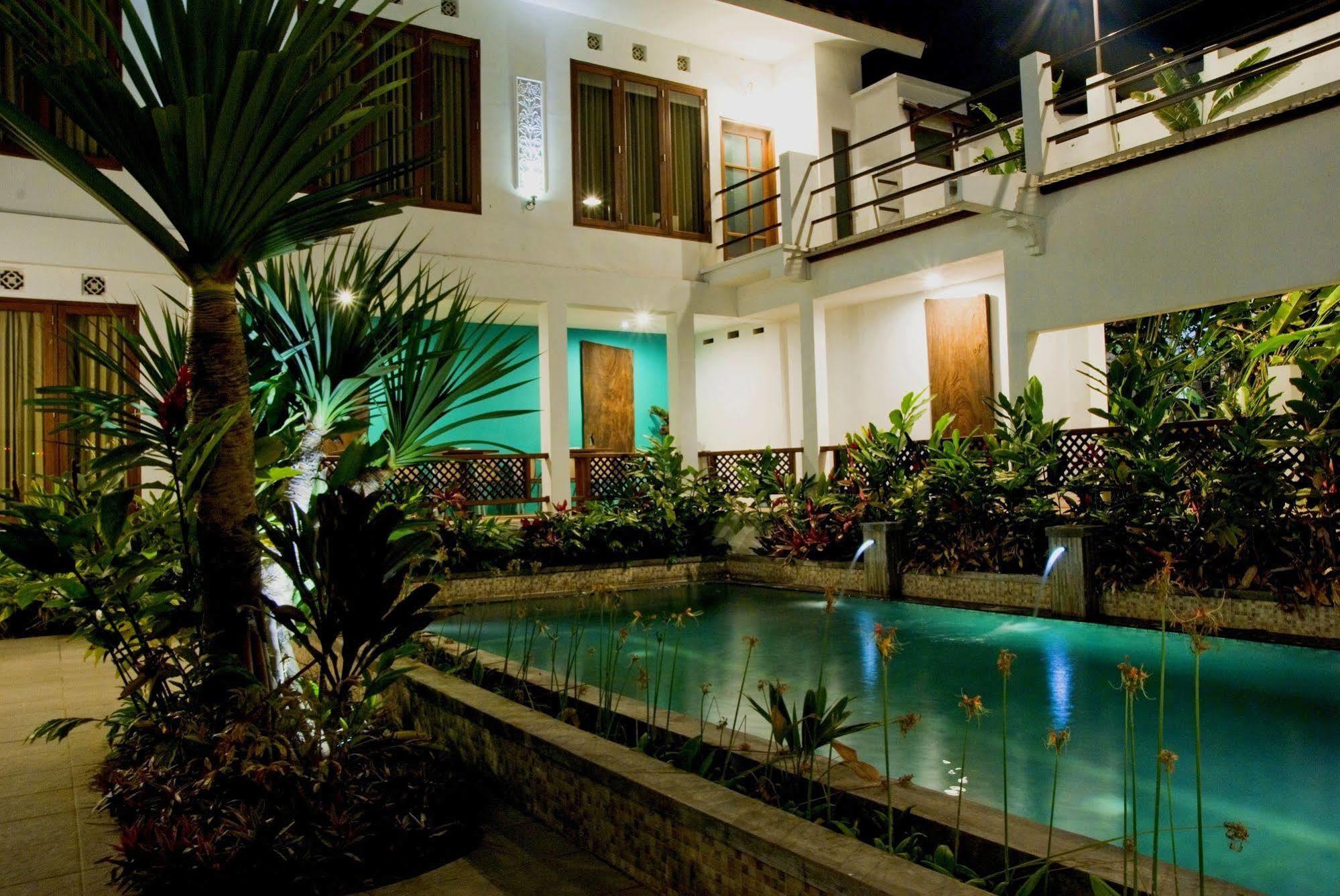 Family Hotel Gradia 1 Batu Kültér fotó